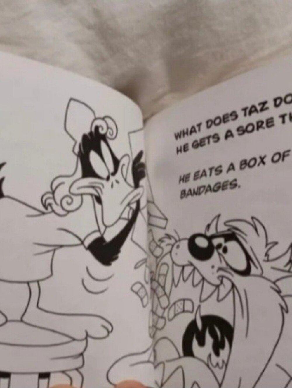 Vintage Looney tunes fun flip gross riddles book - Picture 10 of 10